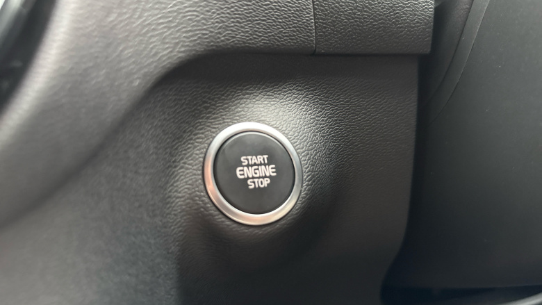 Volvo XC40 2.0 B4P Plus Dark 5dr Auto Petrol Estate